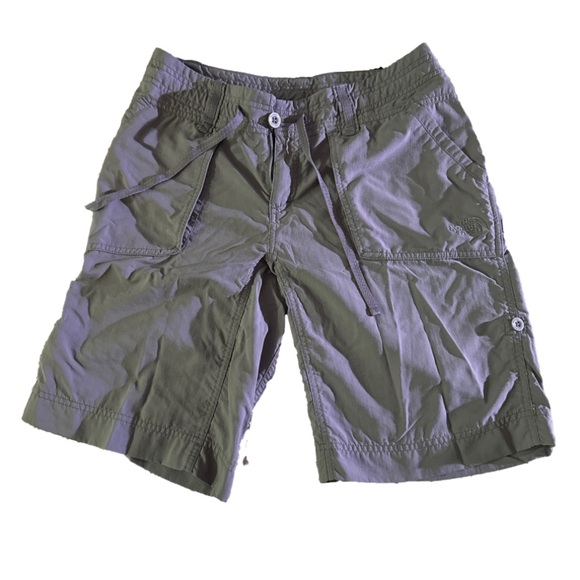 Women’s size 4 The North Face hiking shorts in grey - Picture 1 of 6